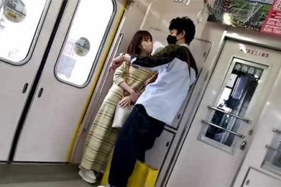 岡田将生と鈴木唯の小田急線デートが撮り直しと言われる理由、車があるのにわざわざ電車を使っている
